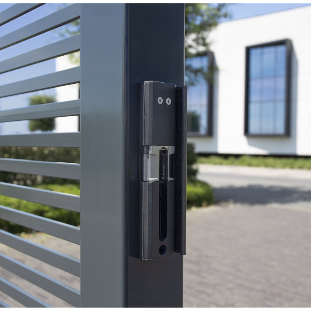 Locinox MODULEC-SA shown on a gate