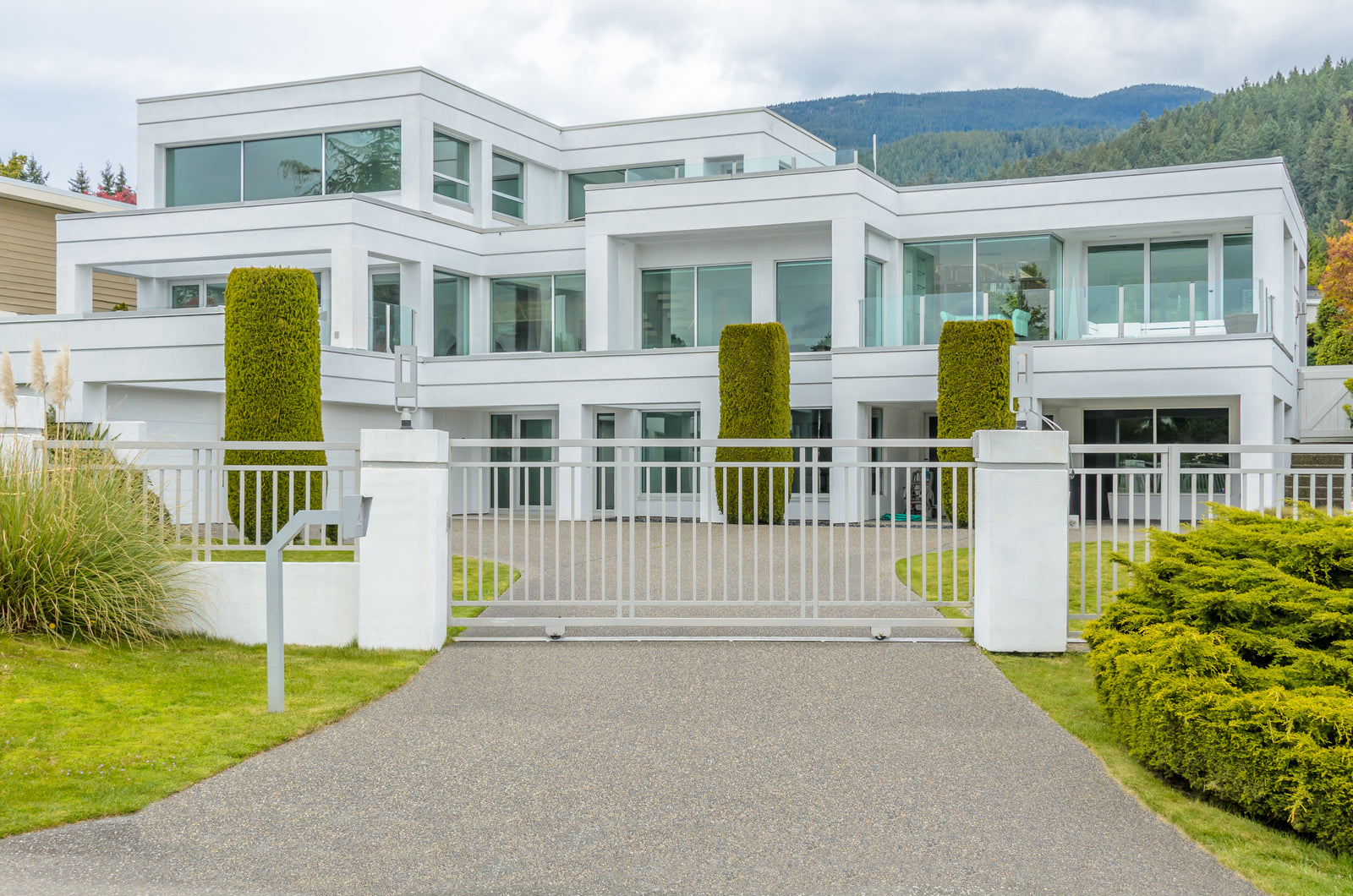 Choosing the Right Gate Operator for Your Property